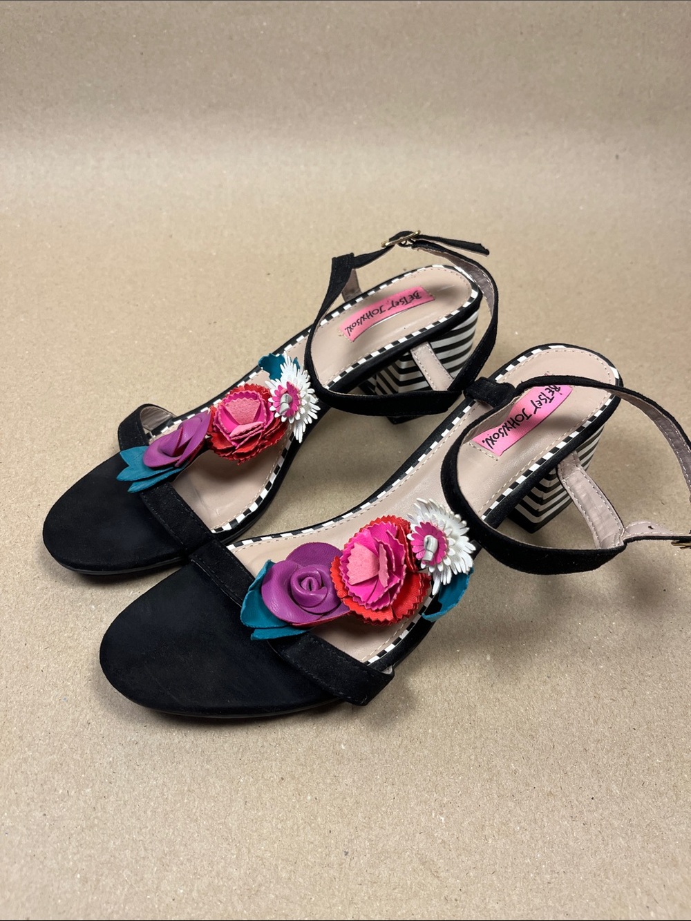 Betsey Johnson Aspen Black Suede 3D Floral Sandals Sz 7.5 Boho Statement Heels